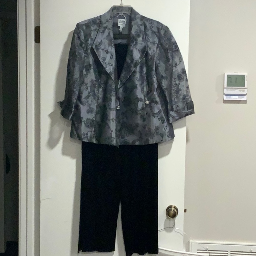 R&M Richards Gray Floral Pantsuit